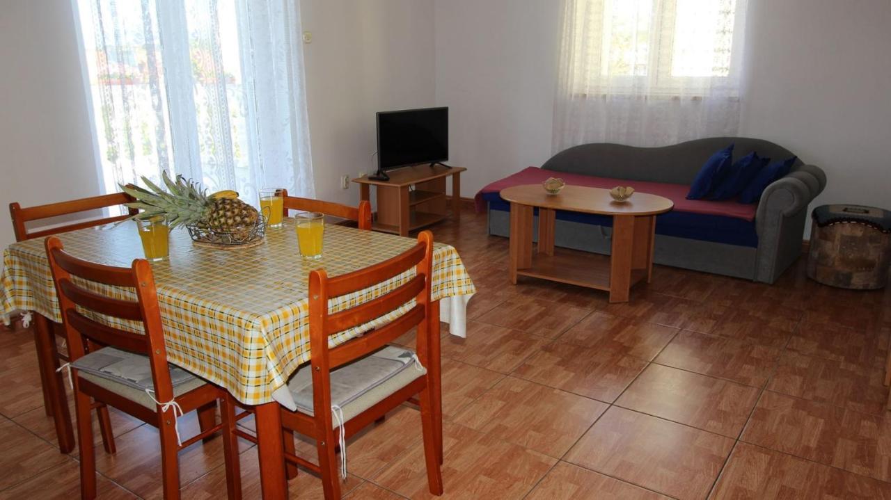 Apartments Ravlic Ana Malinska Luaran gambar