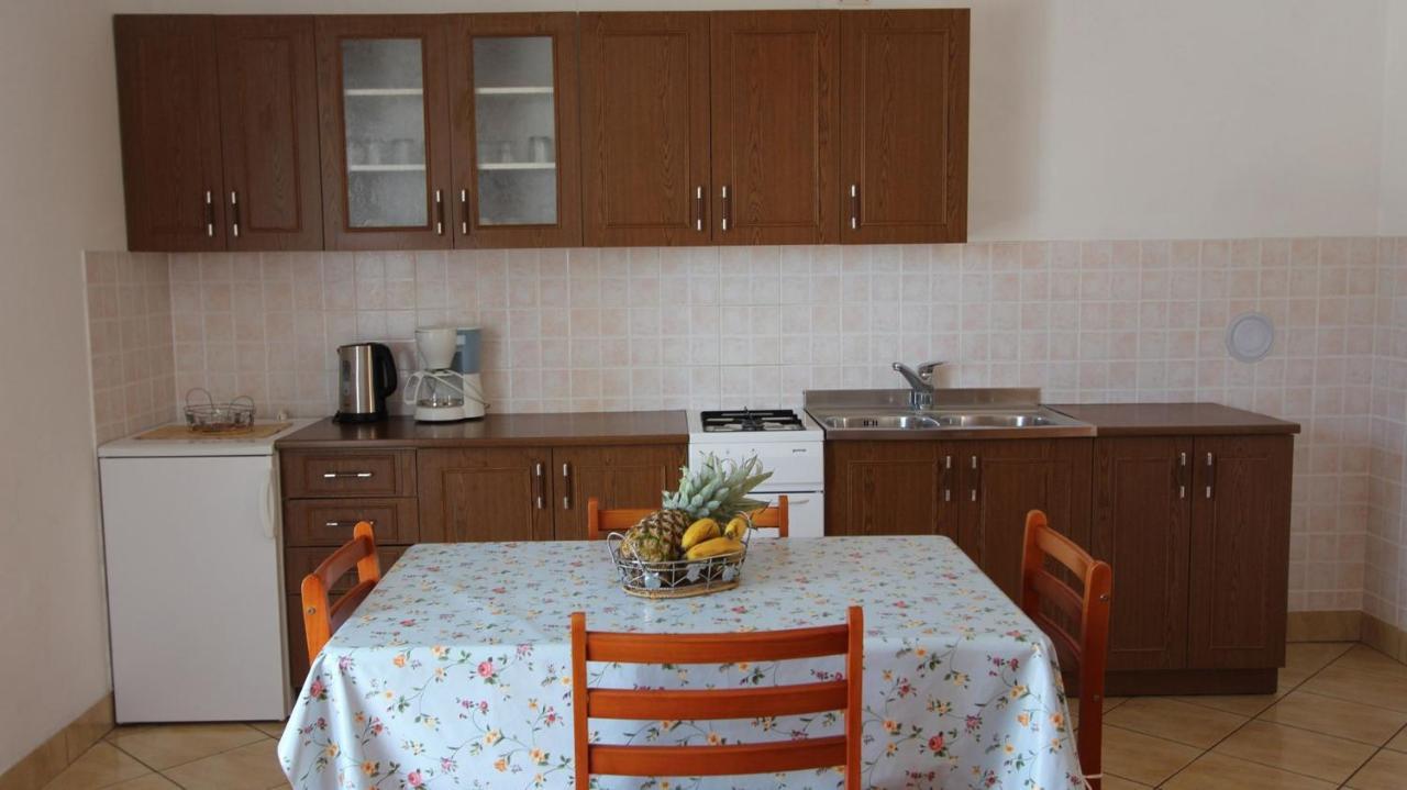 Apartments Ravlic Ana Malinska Luaran gambar